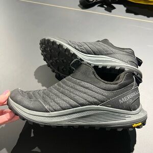 Slip on Merrell winter shoes. Size 7